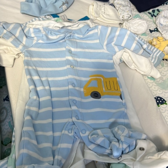 Onesies, hat, mittens, suckes, two pics suite. - Picture 13 of 17